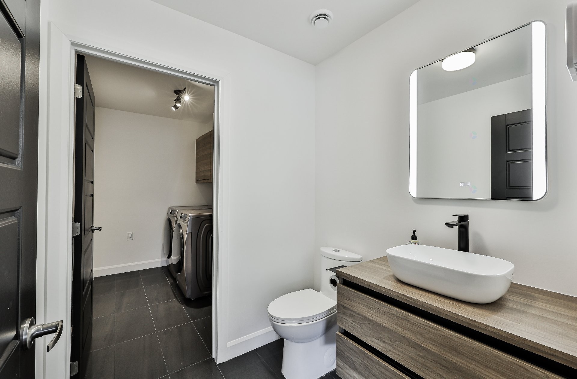 









372


Rue du Tonnelier

,
Saint-Jérôme,




QC
J7Y0R4

