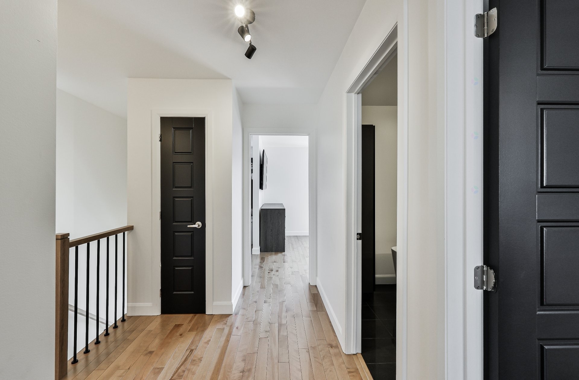 









372


Rue du Tonnelier

,
Saint-Jérôme,




QC
J7Y0R4


