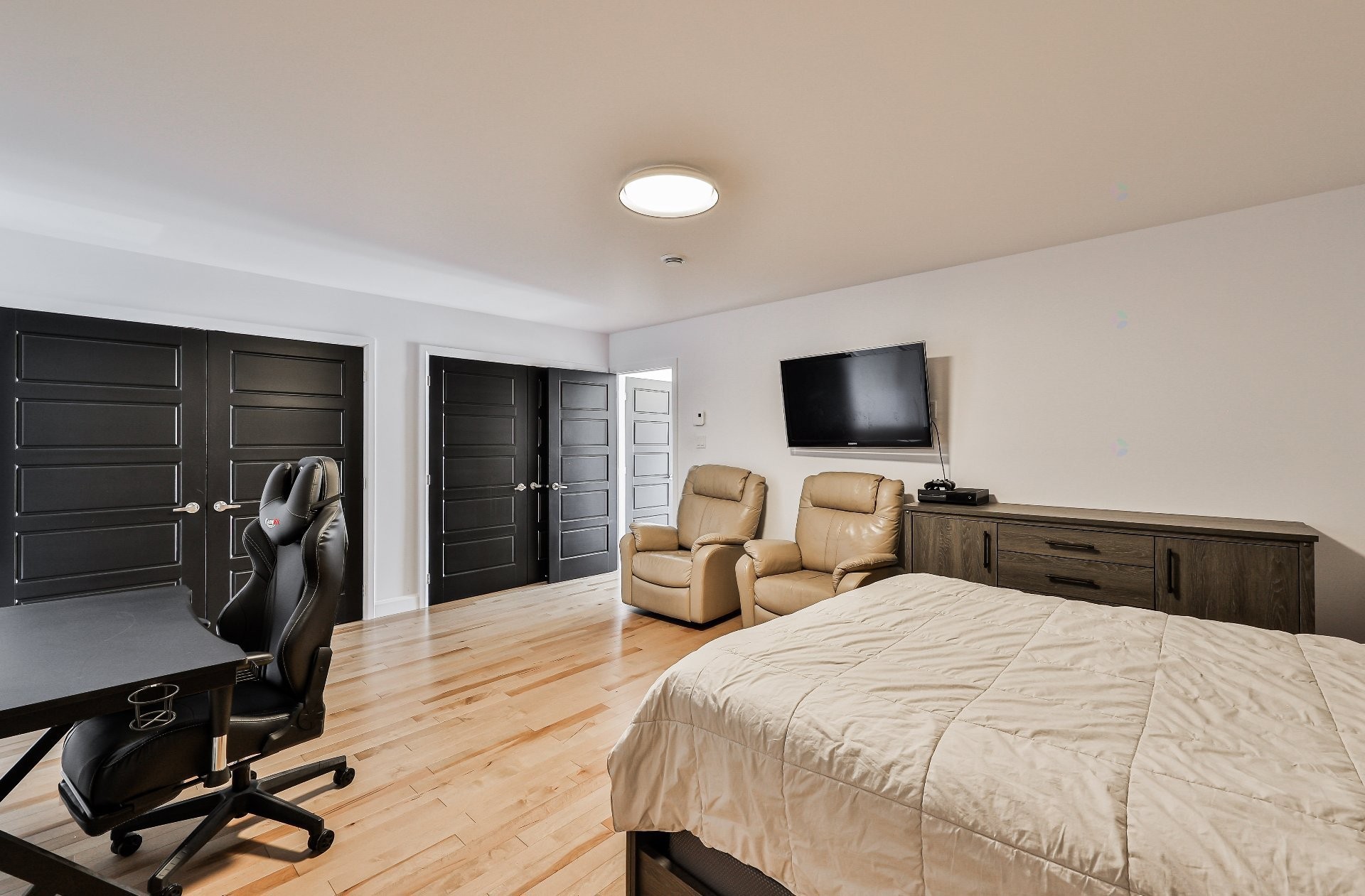 









372


Rue du Tonnelier

,
Saint-Jérôme,




QC
J7Y0R4

