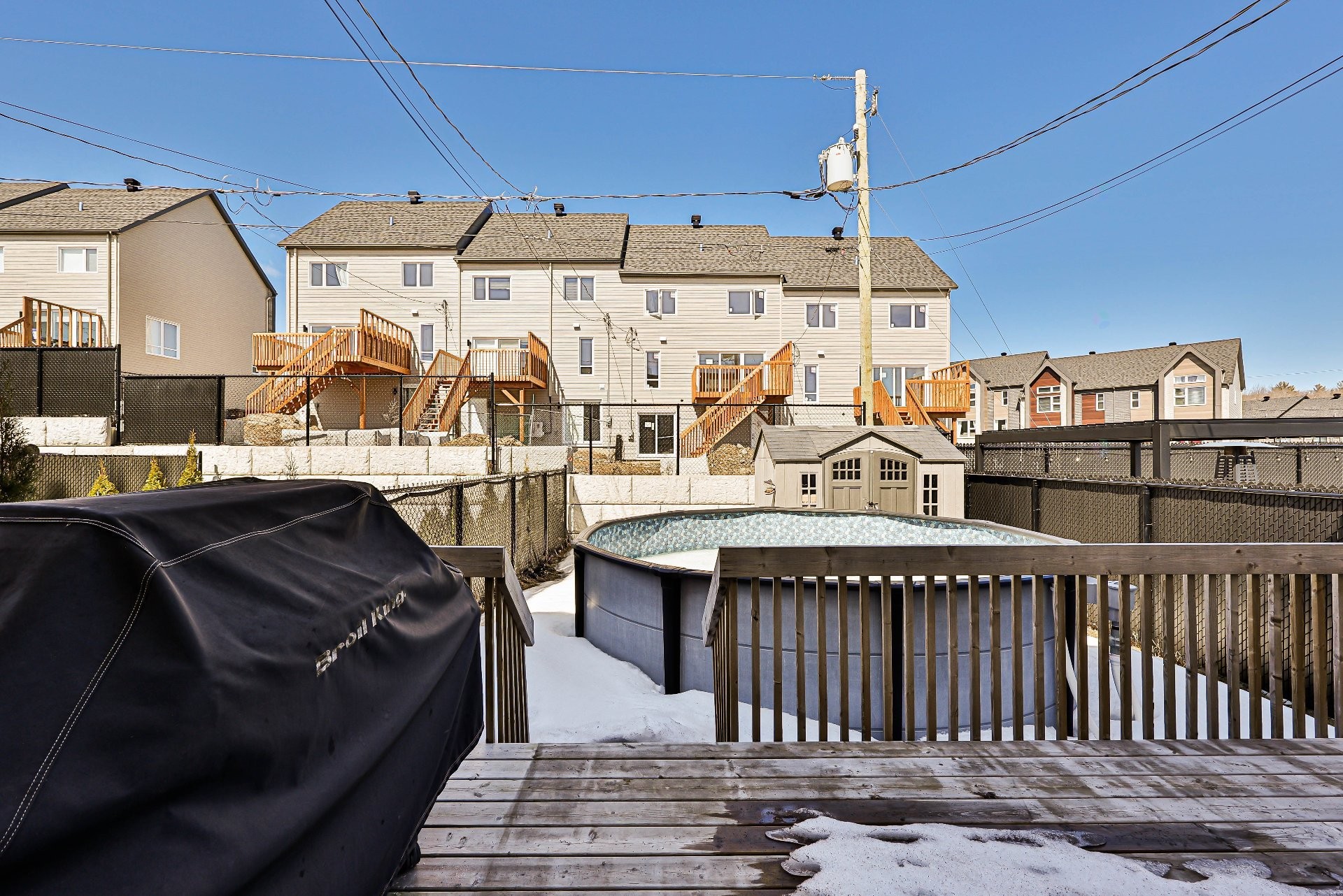 









372


Rue du Tonnelier

,
Saint-Jérôme,




QC
J7Y0R4

