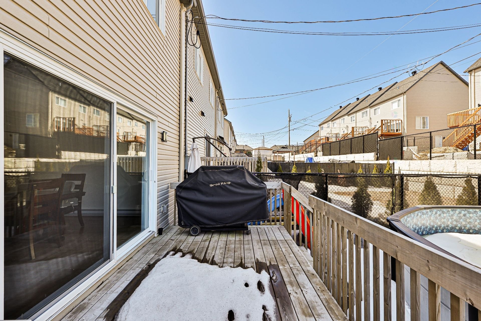 









372


Rue du Tonnelier

,
Saint-Jérôme,




QC
J7Y0R4

