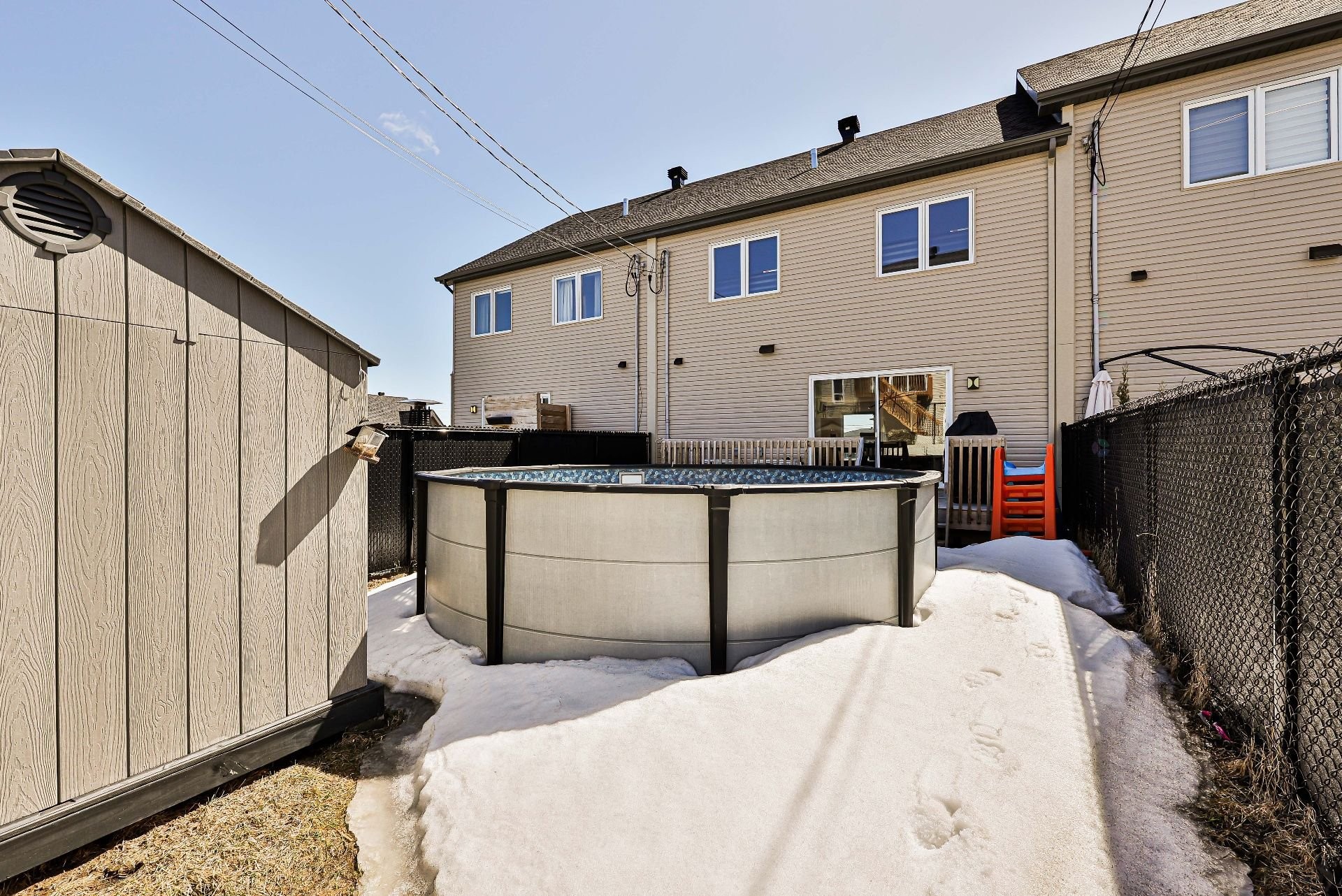 









372


Rue du Tonnelier

,
Saint-Jérôme,




QC
J7Y0R4

