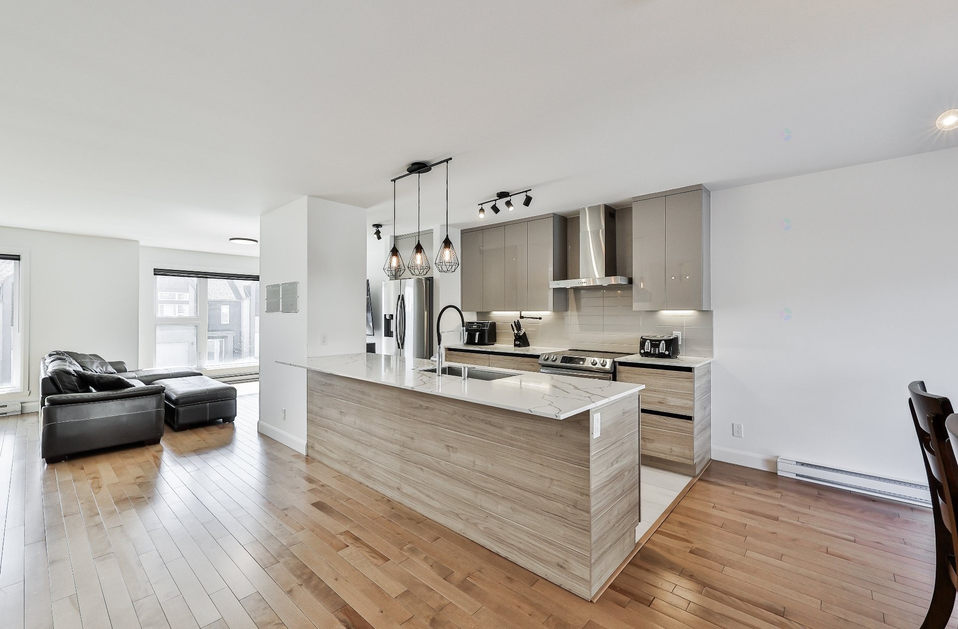 









372


Rue du Tonnelier

,
Saint-Jérôme,




QC
J7Y0R4

