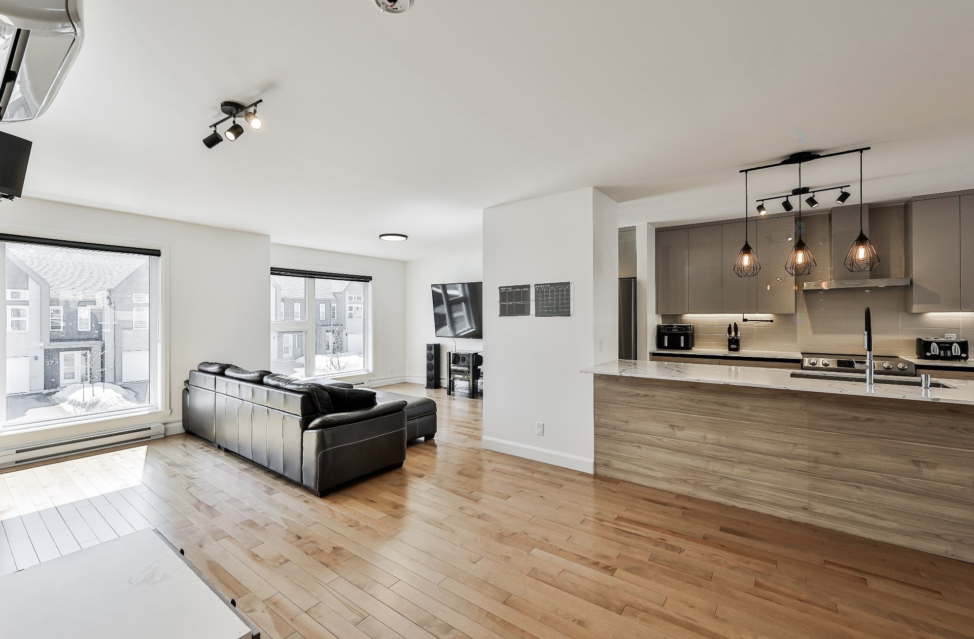 









372


Rue du Tonnelier

,
Saint-Jérôme,




QC
J7Y0R4

