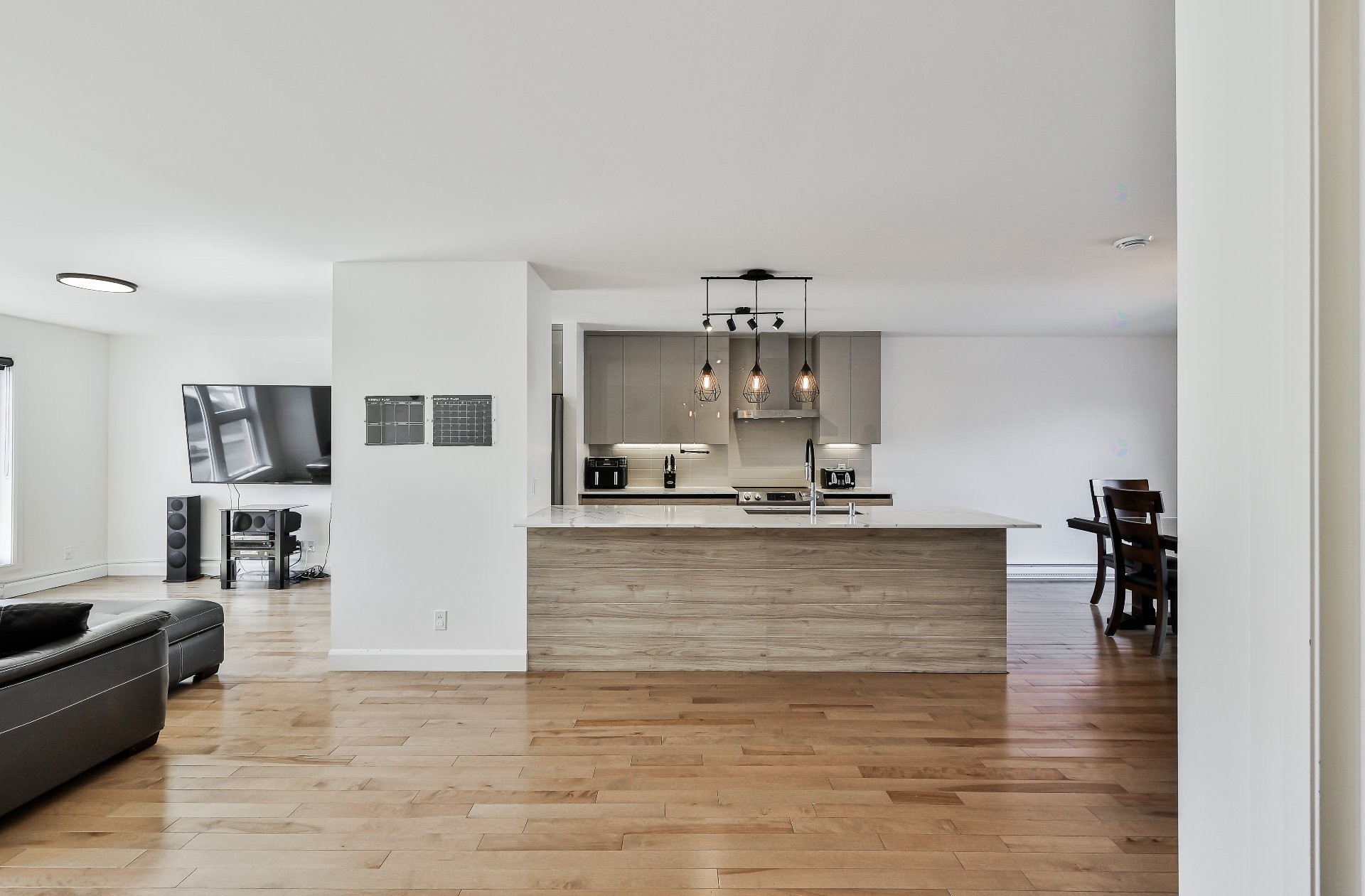 









372


Rue du Tonnelier

,
Saint-Jérôme,




QC
J7Y0R4

