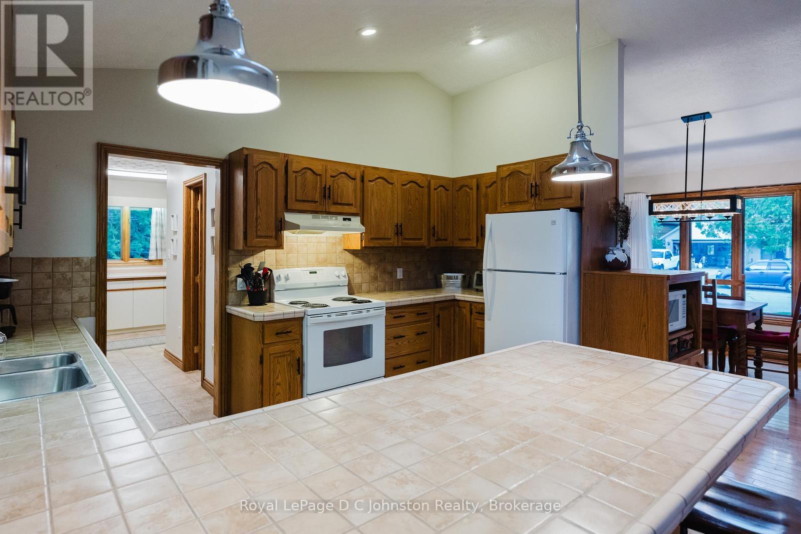 












30 CEDAR BUSH DRIVE

,
Saugeen Shores,




Ontario
N0H2L0

