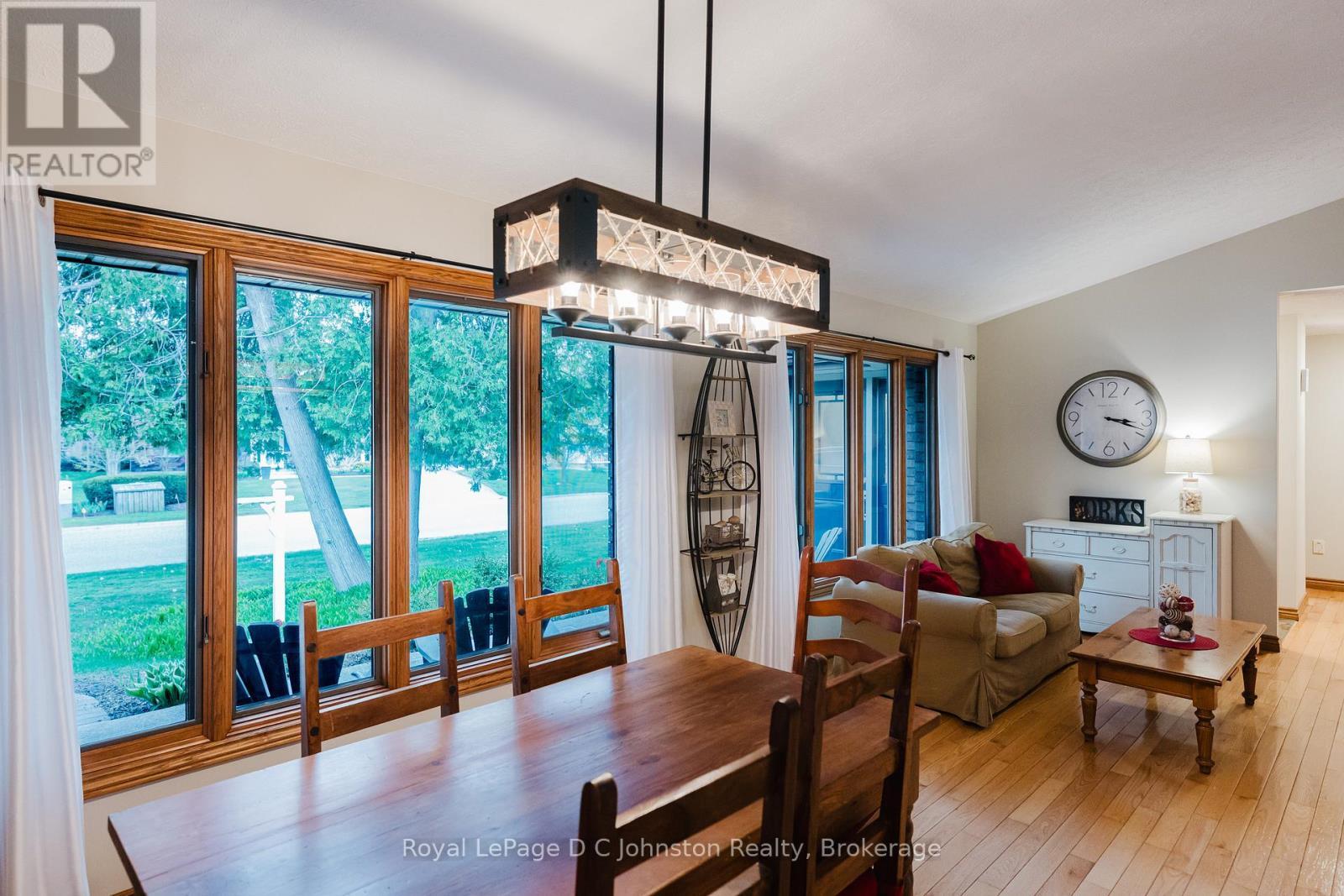 












30 CEDAR BUSH DRIVE

,
Saugeen Shores,




Ontario
N0H2L0

