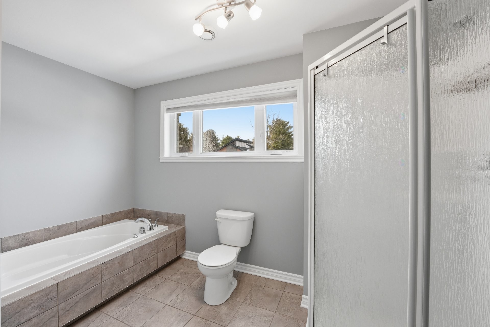 









3998


Rue Mousseau

,
L'Assomption,




QC
J5W0L8


