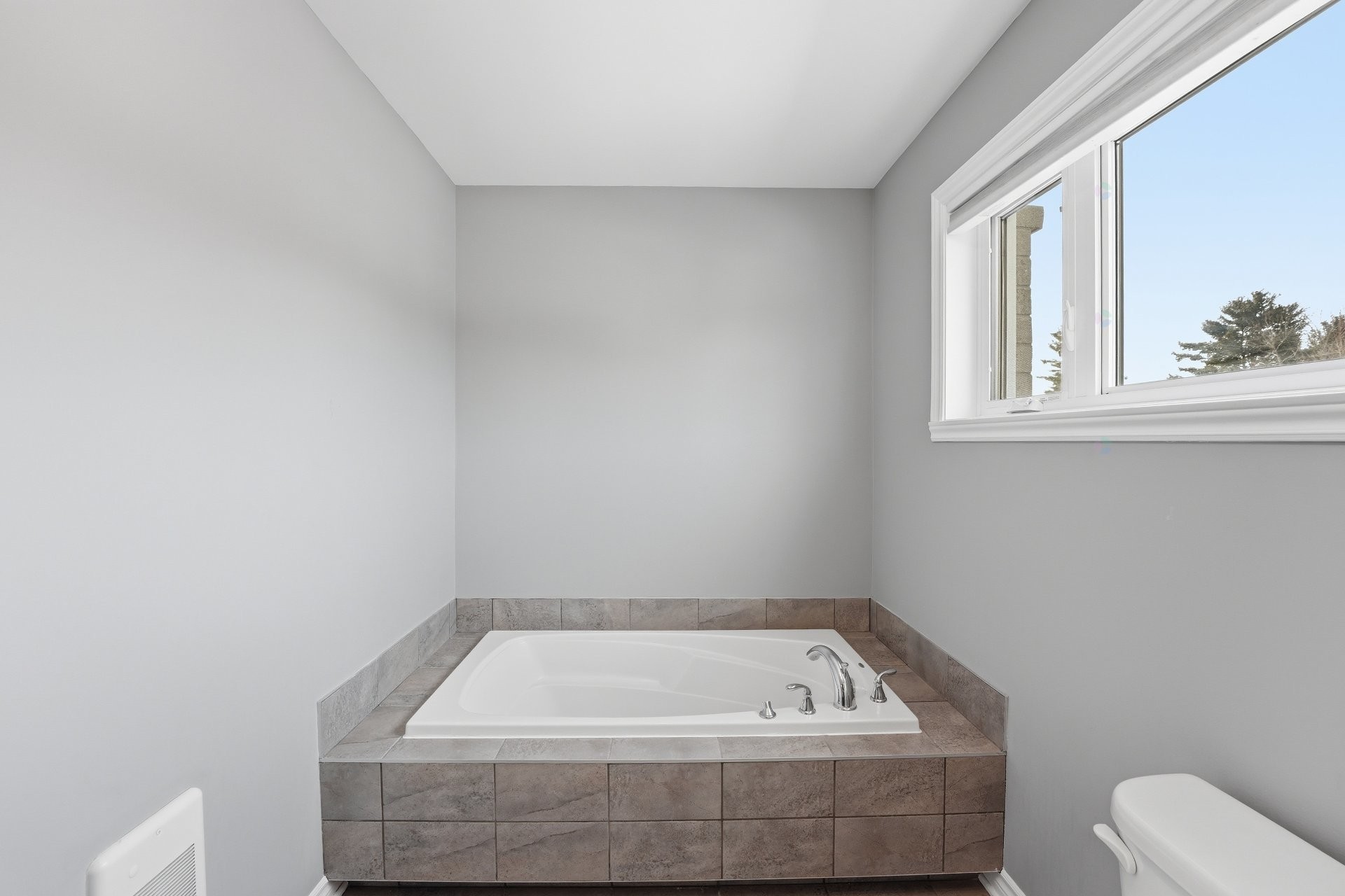 









3998


Rue Mousseau

,
L'Assomption,




QC
J5W0L8

