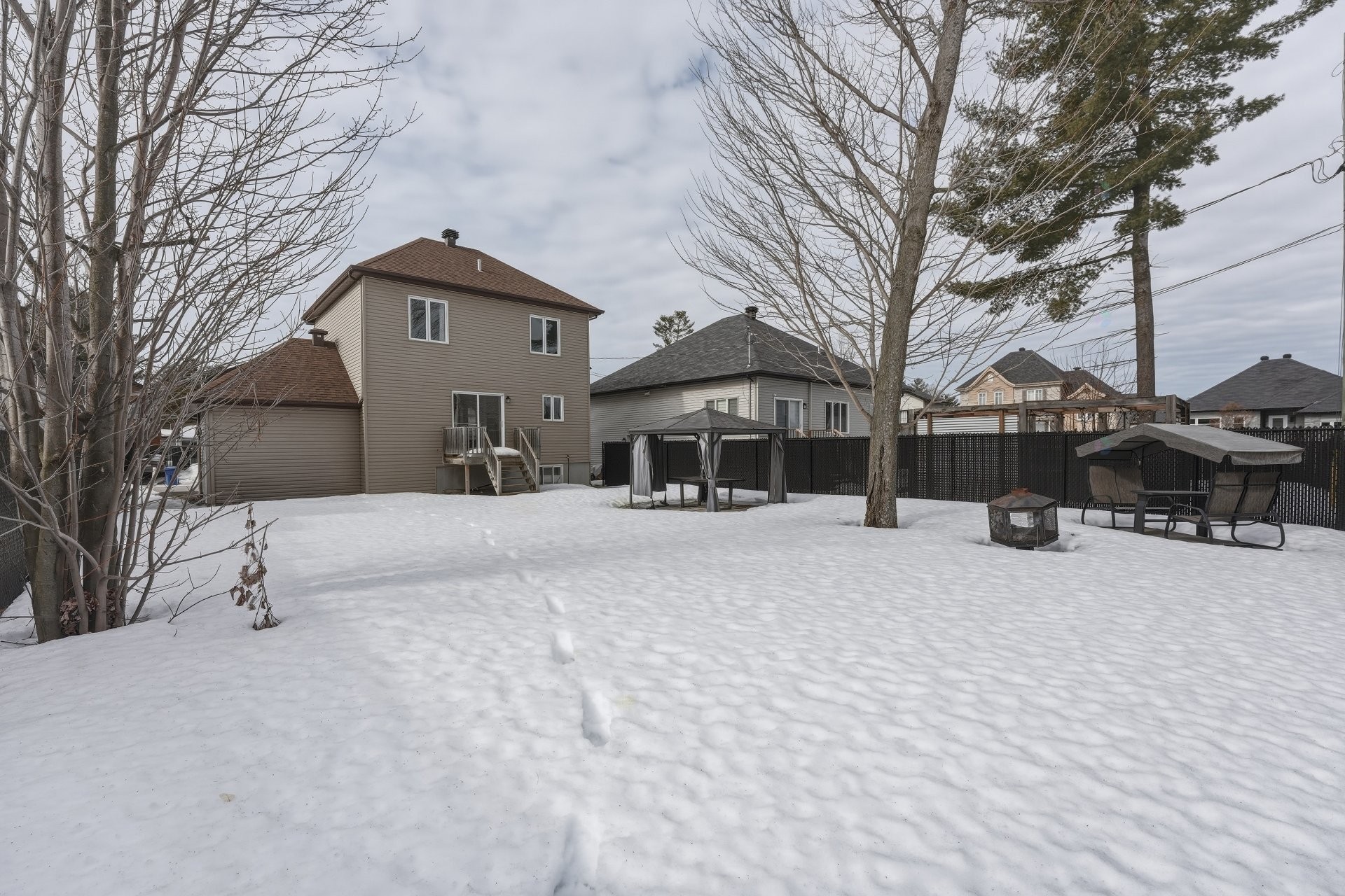 









3998


Rue Mousseau

,
L'Assomption,




QC
J5W0L8

