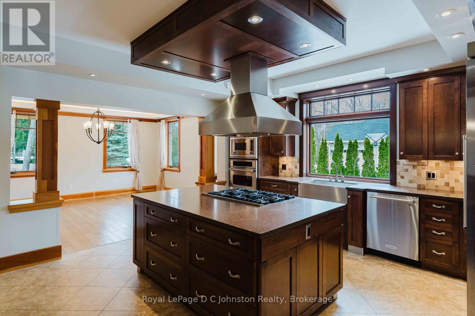 












27 CARTER DRIVE

,
Saugeen Shores,




Ontario
N0H2C6

