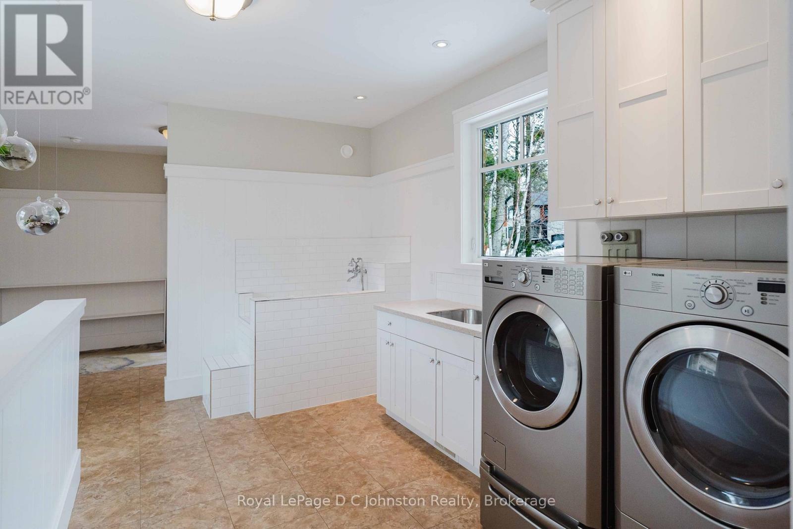 












27 CARTER DRIVE

,
Saugeen Shores,




Ontario
N0H2C6

