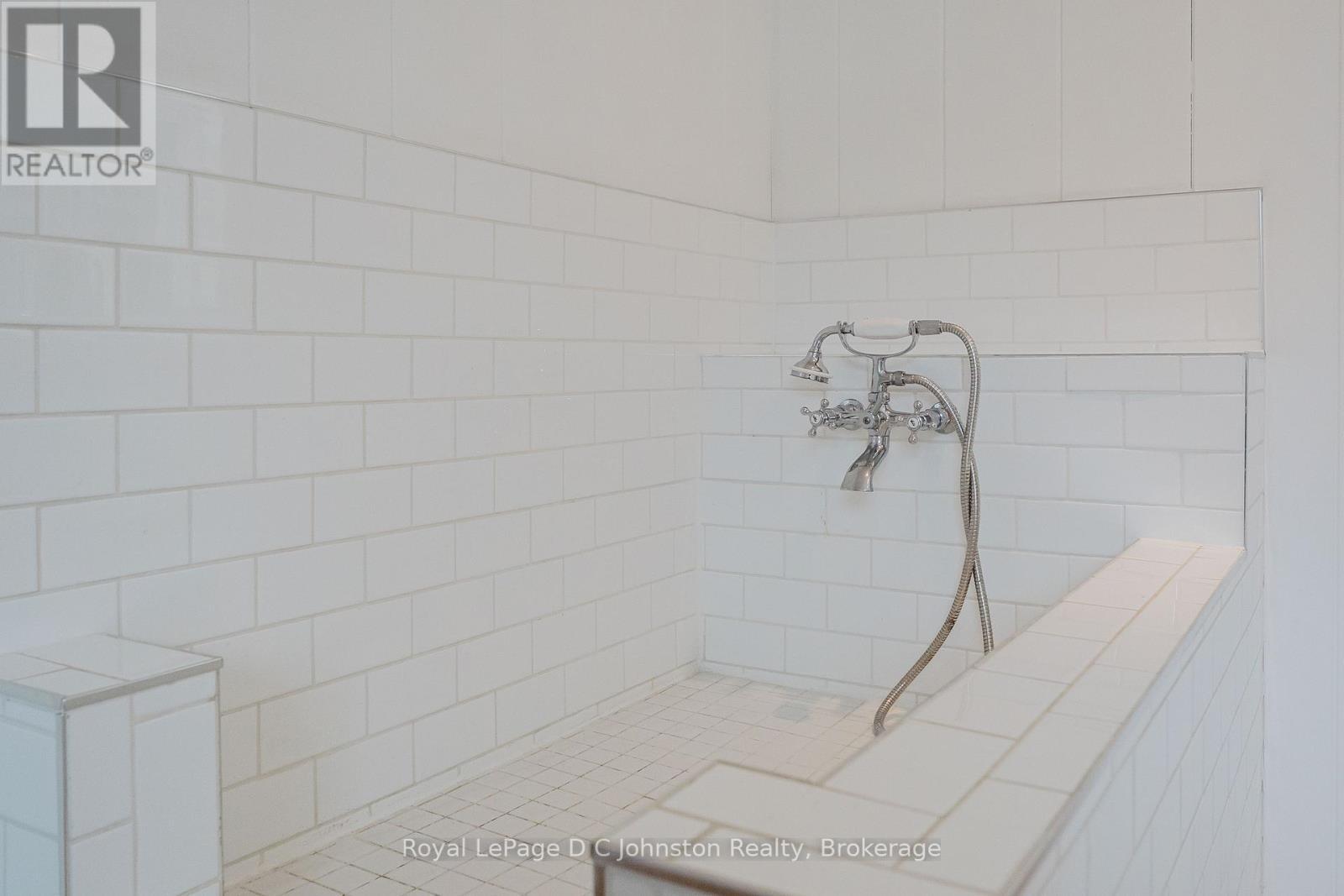 












27 CARTER DRIVE

,
Saugeen Shores,




Ontario
N0H2C6

