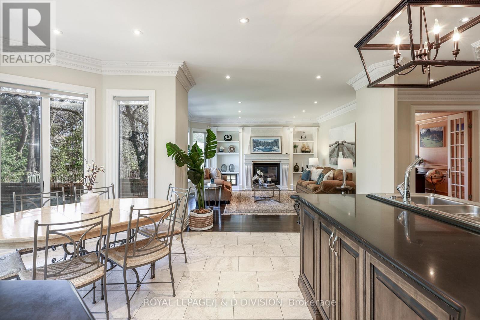 












82 MUNRO BOULEVARD

,
Toronto,




Ontario
M2P1C4

