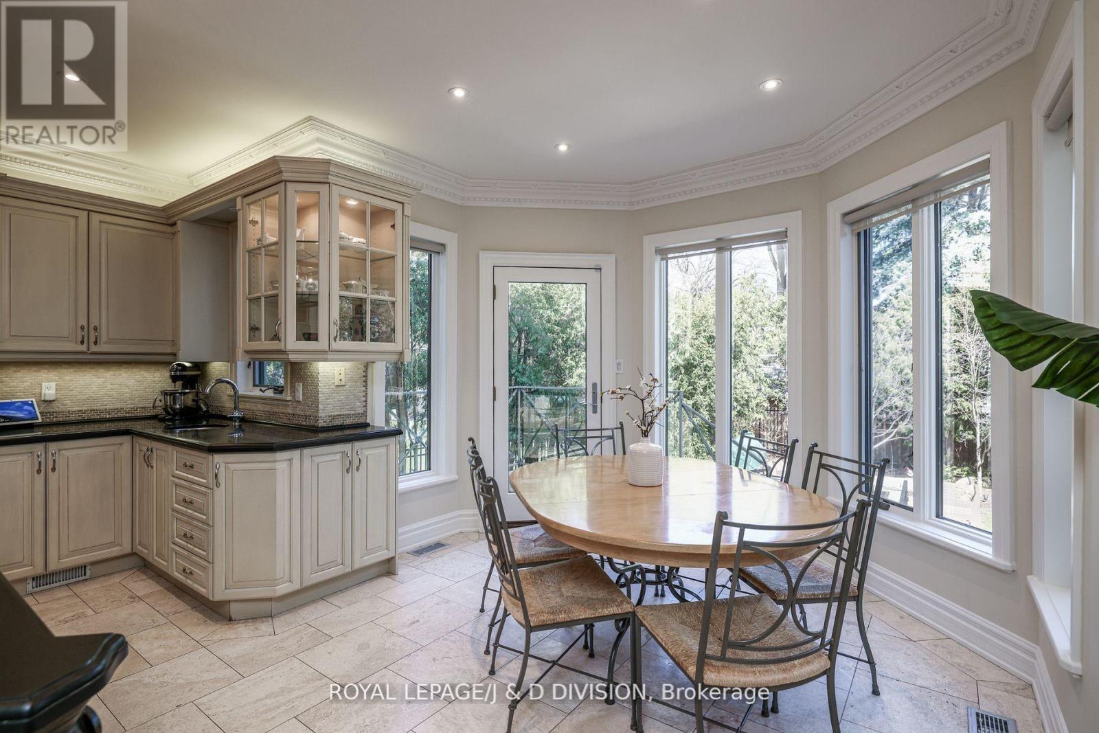 












82 MUNRO BOULEVARD

,
Toronto,




Ontario
M2P1C4

