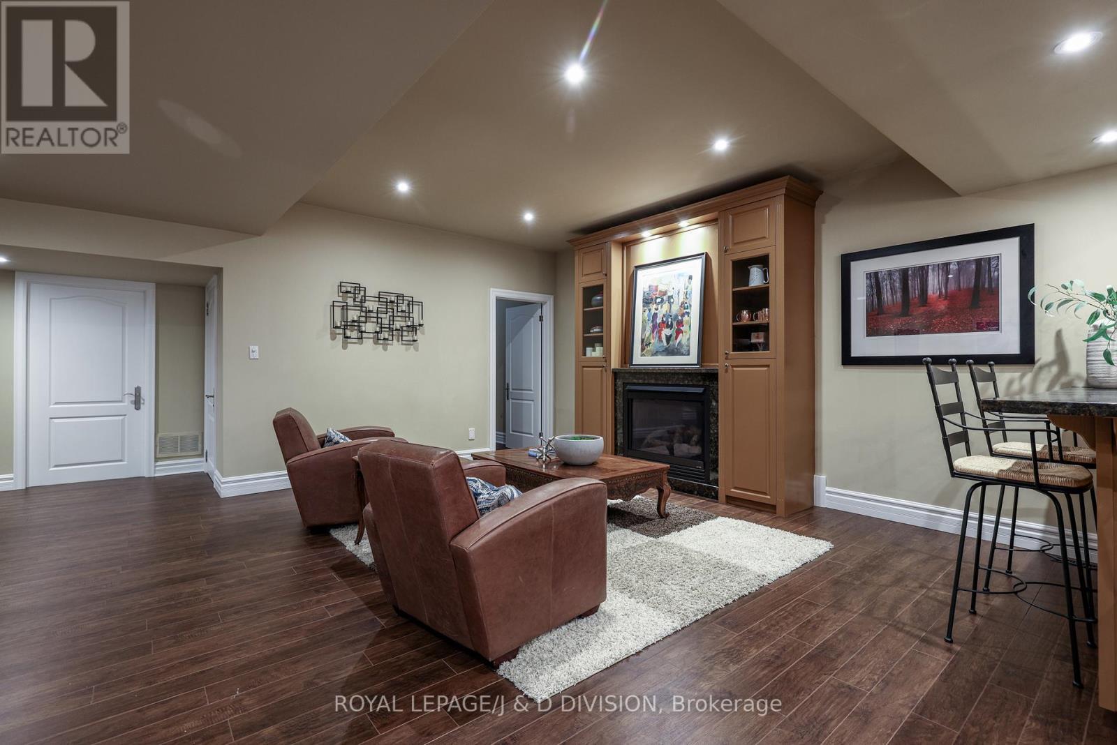 












82 MUNRO BOULEVARD

,
Toronto,




Ontario
M2P1C4

