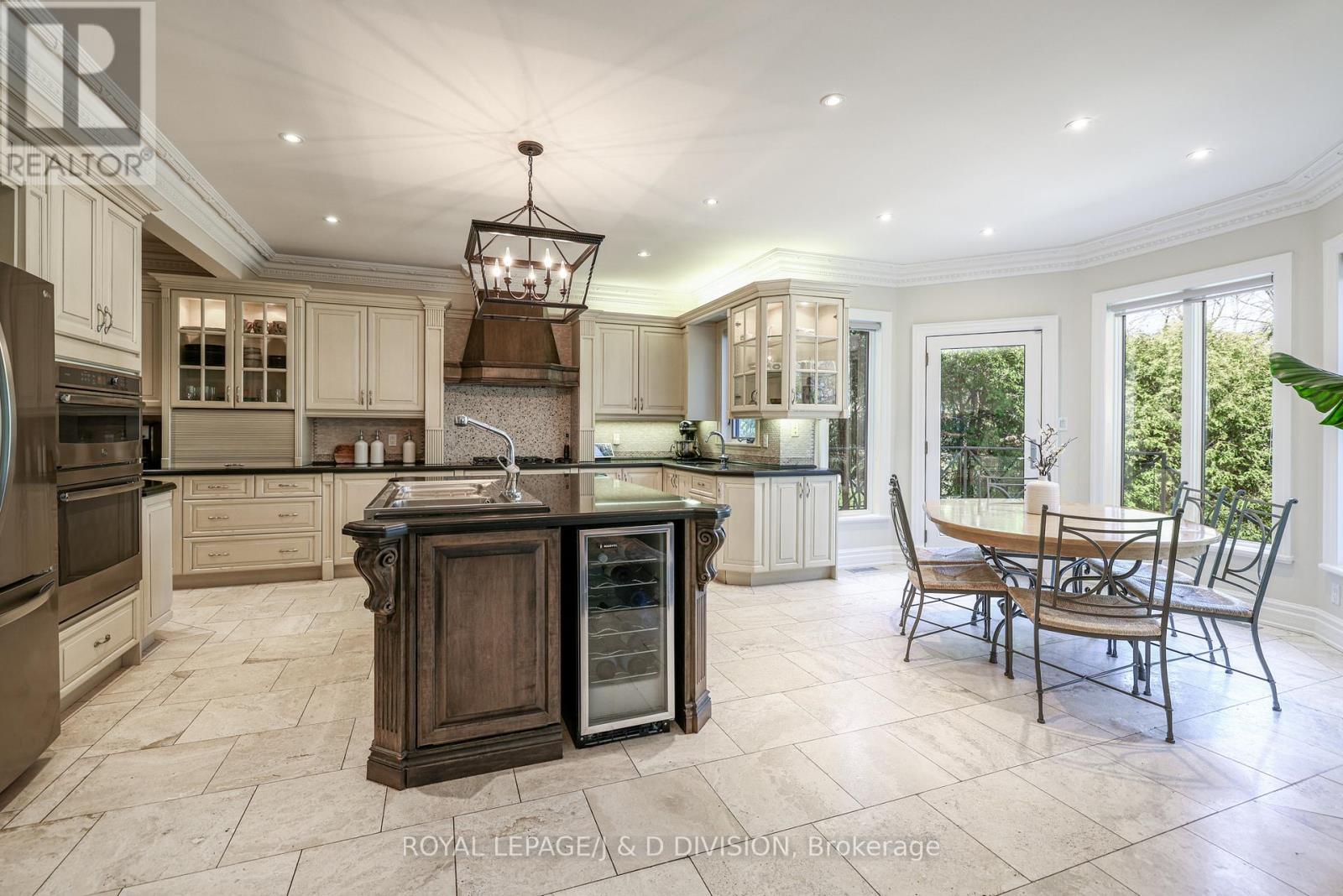 












82 MUNRO BOULEVARD

,
Toronto,




Ontario
M2P1C4

