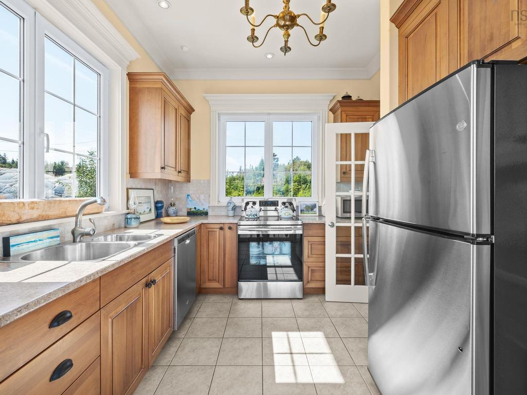 












73 Kestrel Court

,
Halibut Bay,




NS
B3V 1P5

