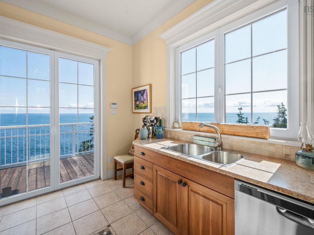 












73 Kestrel Court

,
Halibut Bay,




NS
B3V 1P5


