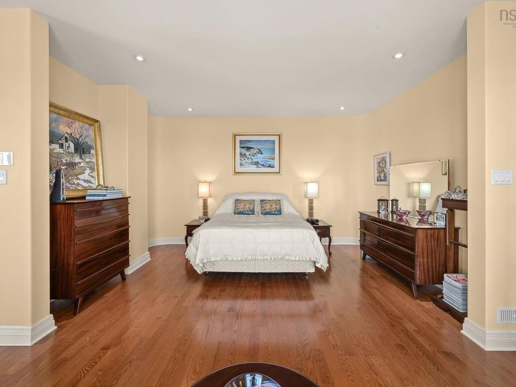 












73 Kestrel Court

,
Halibut Bay,




NS
B3V 1P5


