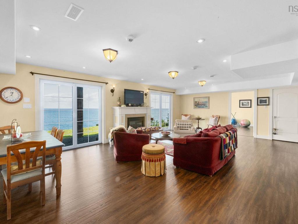 












73 Kestrel Court

,
Halibut Bay,




NS
B3V 1P5

