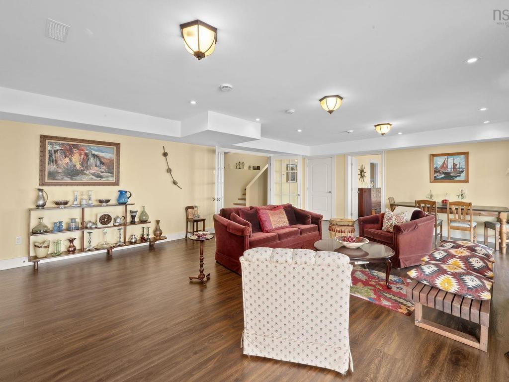 












73 Kestrel Court

,
Halibut Bay,




NS
B3V 1P5

