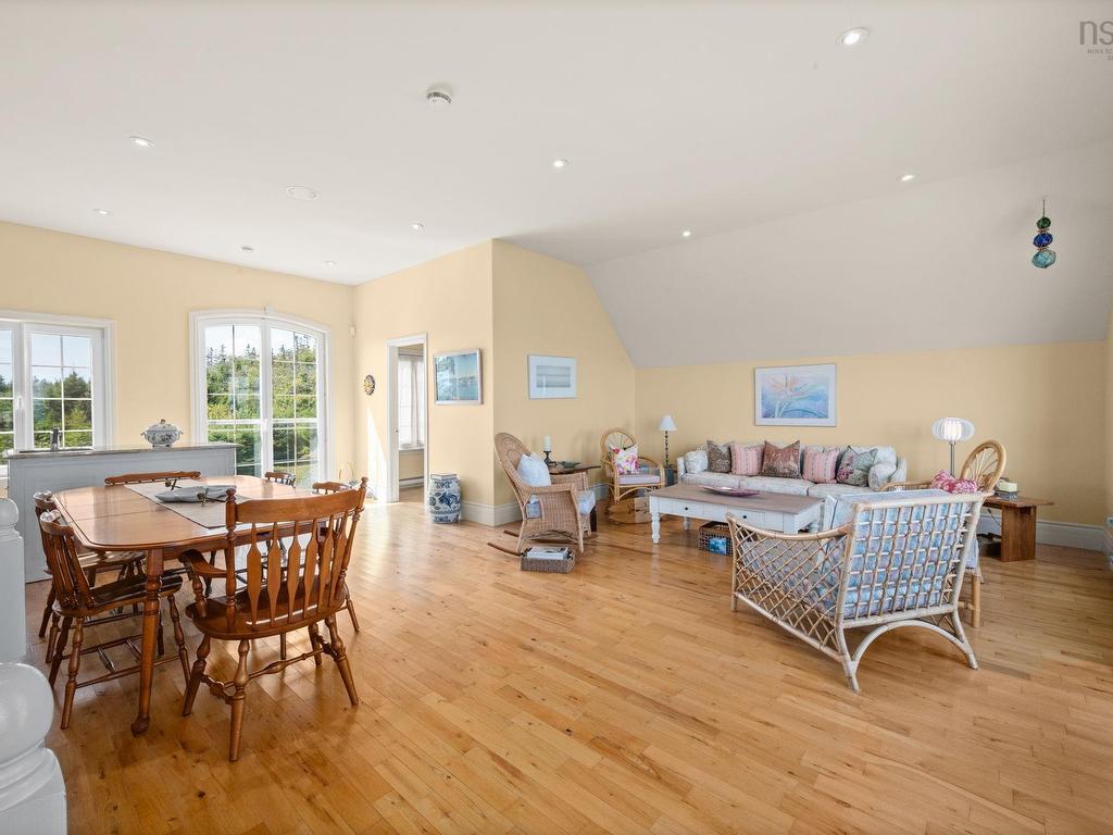 












73 Kestrel Court

,
Halibut Bay,




NS
B3V 1P5

