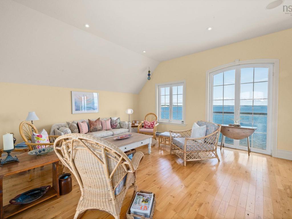 












73 Kestrel Court

,
Halibut Bay,




NS
B3V 1P5

