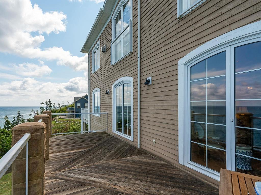 












73 Kestrel Court

,
Halibut Bay,




NS
B3V 1P5


