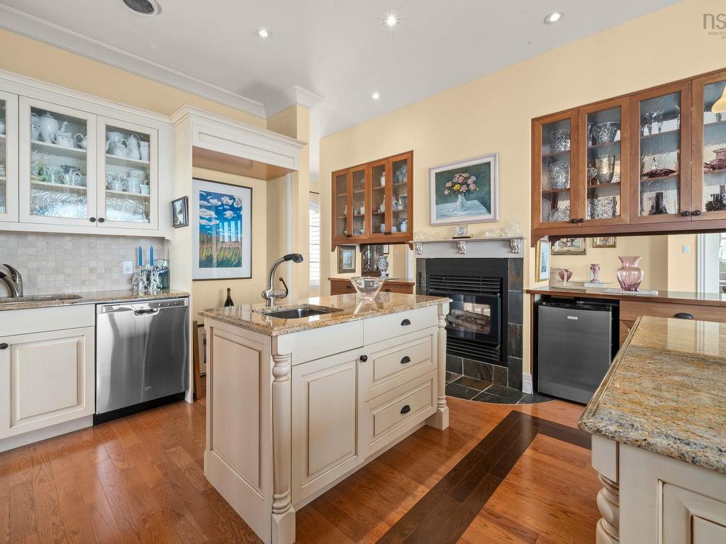 












73 Kestrel Court

,
Halibut Bay,




NS
B3V 1P5

