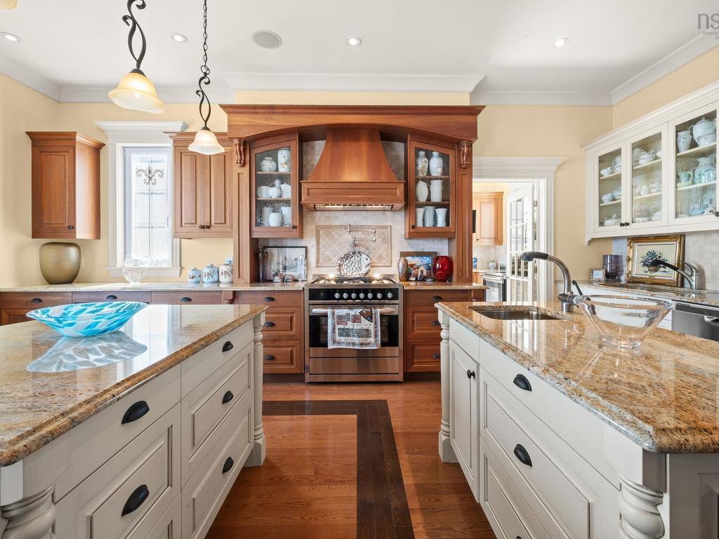 












73 Kestrel Court

,
Halibut Bay,




NS
B3V 1P5


