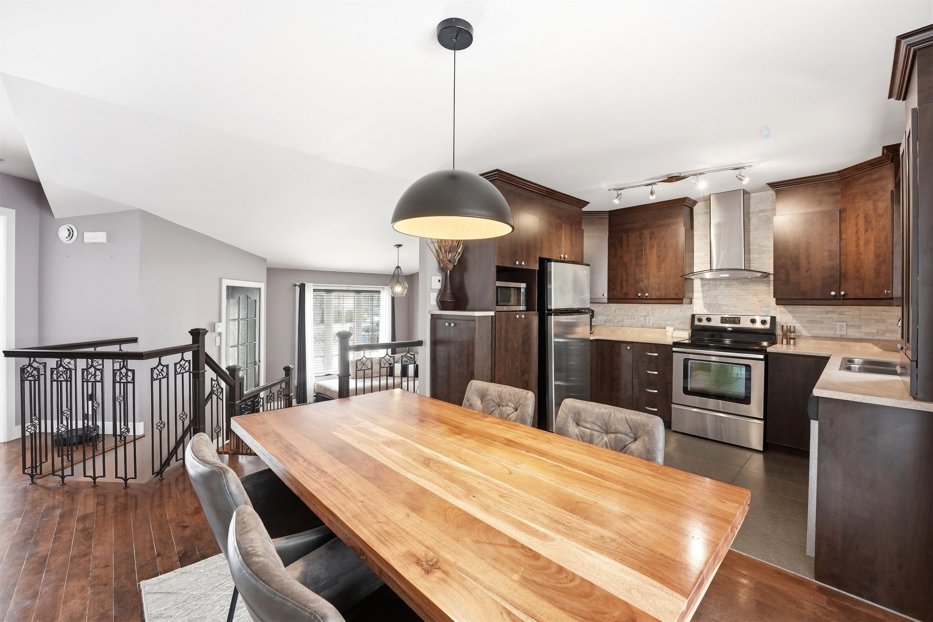 









1114


Rue Jolicoeur

,
L'Assomption,




QC
J5W6H2

