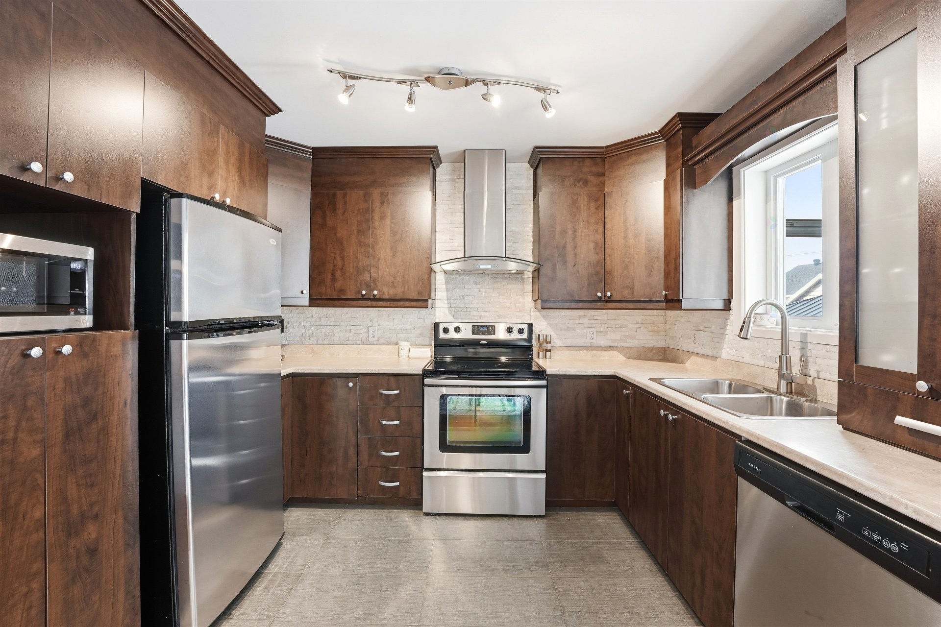 









1114


Rue Jolicoeur

,
L'Assomption,




QC
J5W6H2

