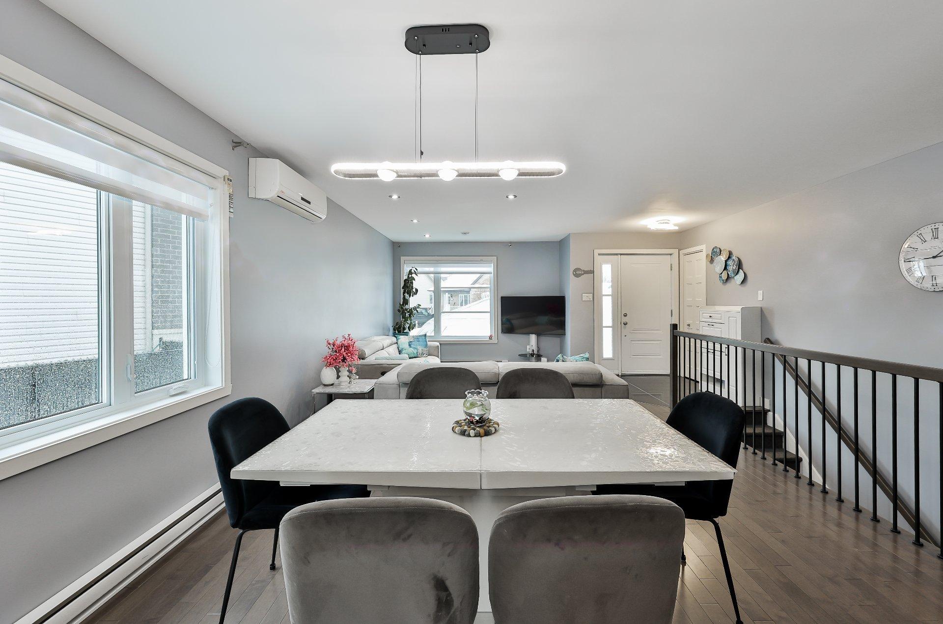 









277


Rue Paré

,
L'Assomption,




QC
J5W0K5

