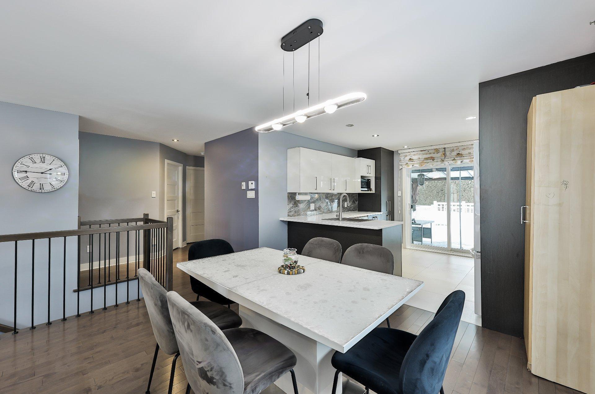 









277


Rue Paré

,
L'Assomption,




QC
J5W0K5

