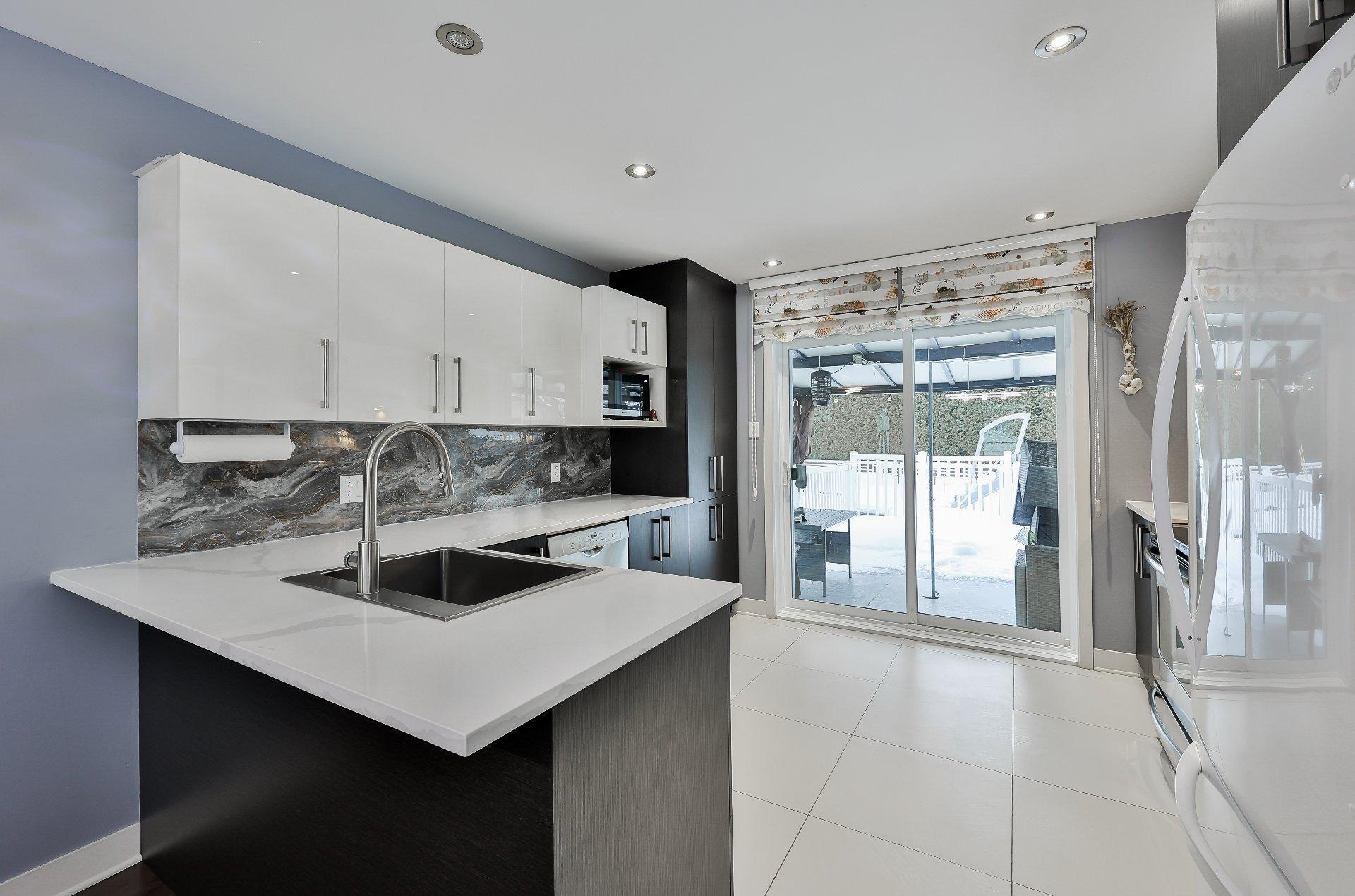 









277


Rue Paré

,
L'Assomption,




QC
J5W0K5

