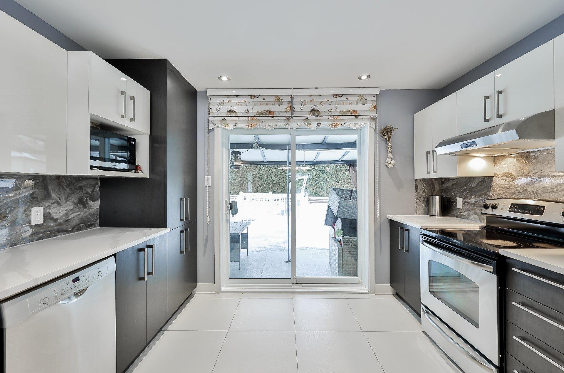 









277


Rue Paré

,
L'Assomption,




QC
J5W0K5

