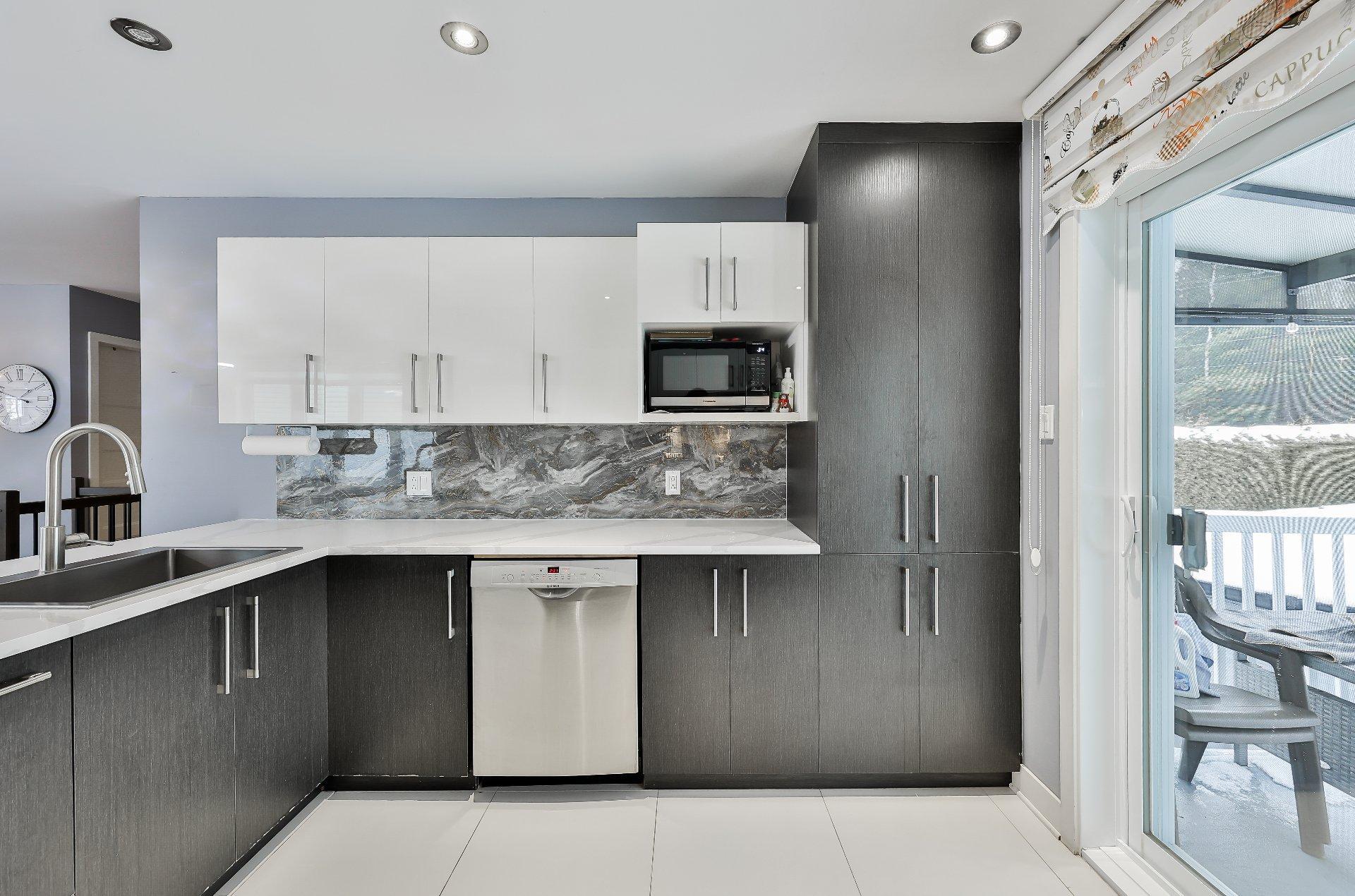 









277


Rue Paré

,
L'Assomption,




QC
J5W0K5

