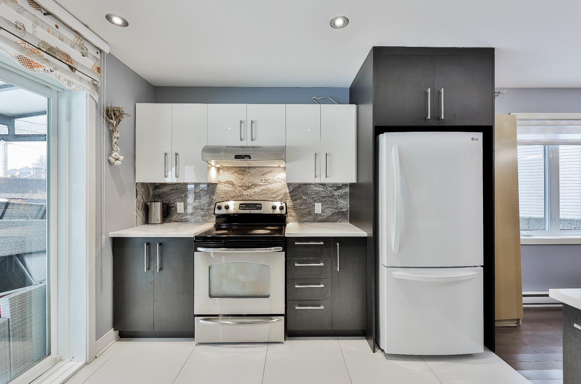 









277


Rue Paré

,
L'Assomption,




QC
J5W0K5

