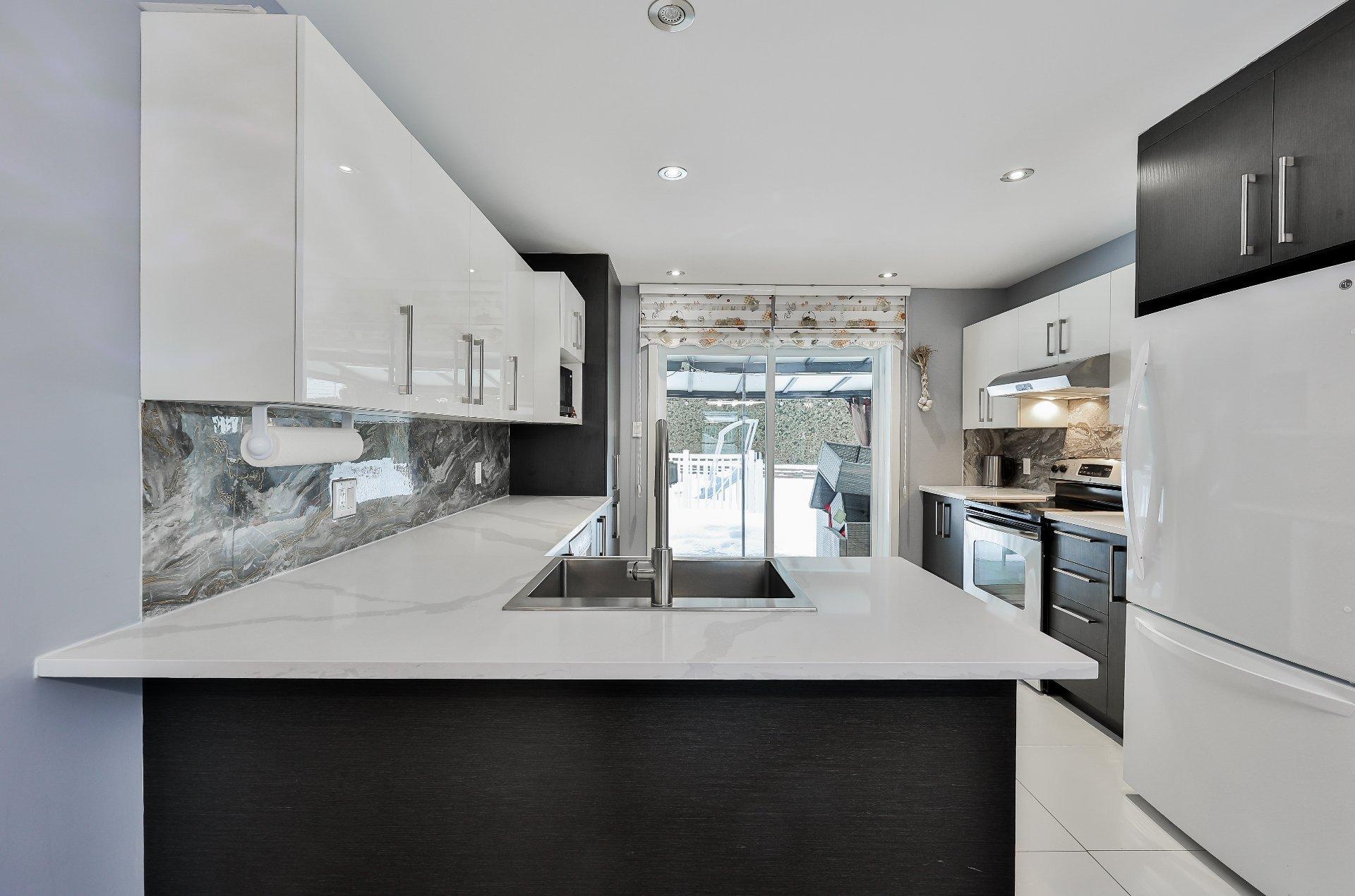 









277


Rue Paré

,
L'Assomption,




QC
J5W0K5

