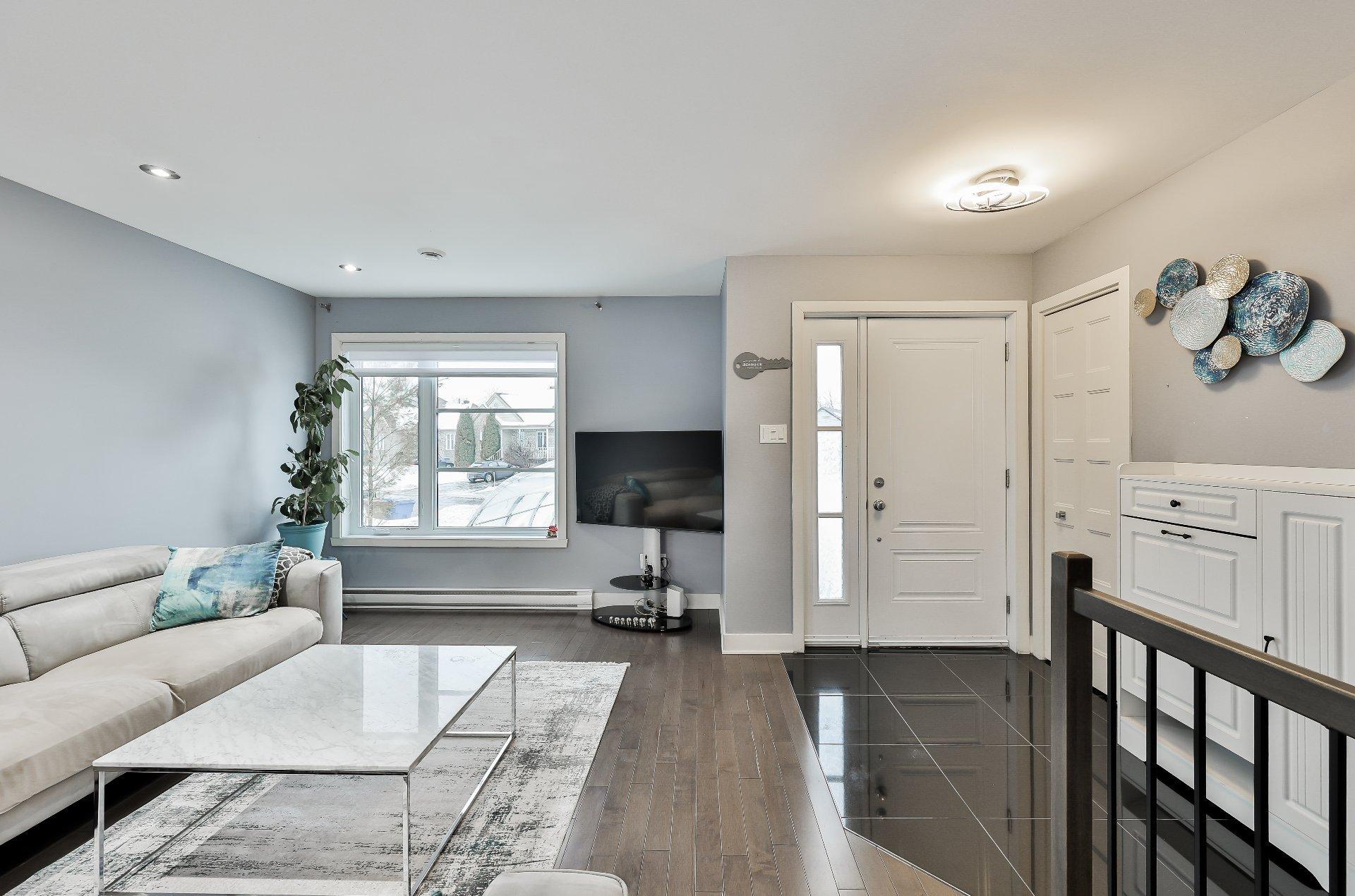 









277


Rue Paré

,
L'Assomption,




QC
J5W0K5

