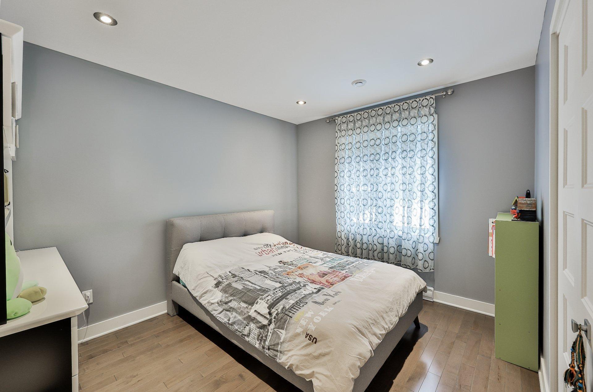 









277


Rue Paré

,
L'Assomption,




QC
J5W0K5

