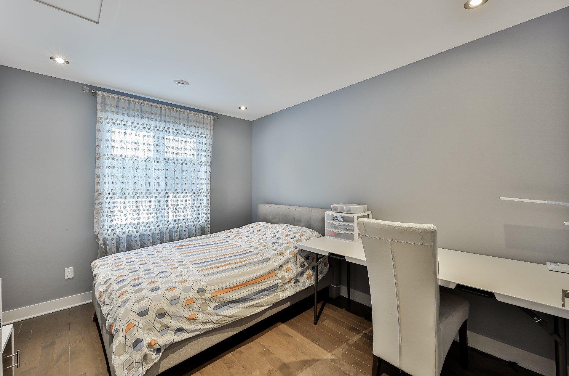 









277


Rue Paré

,
L'Assomption,




QC
J5W0K5

