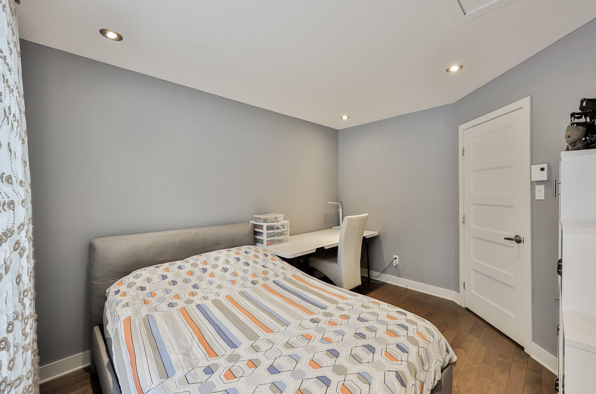 









277


Rue Paré

,
L'Assomption,




QC
J5W0K5

