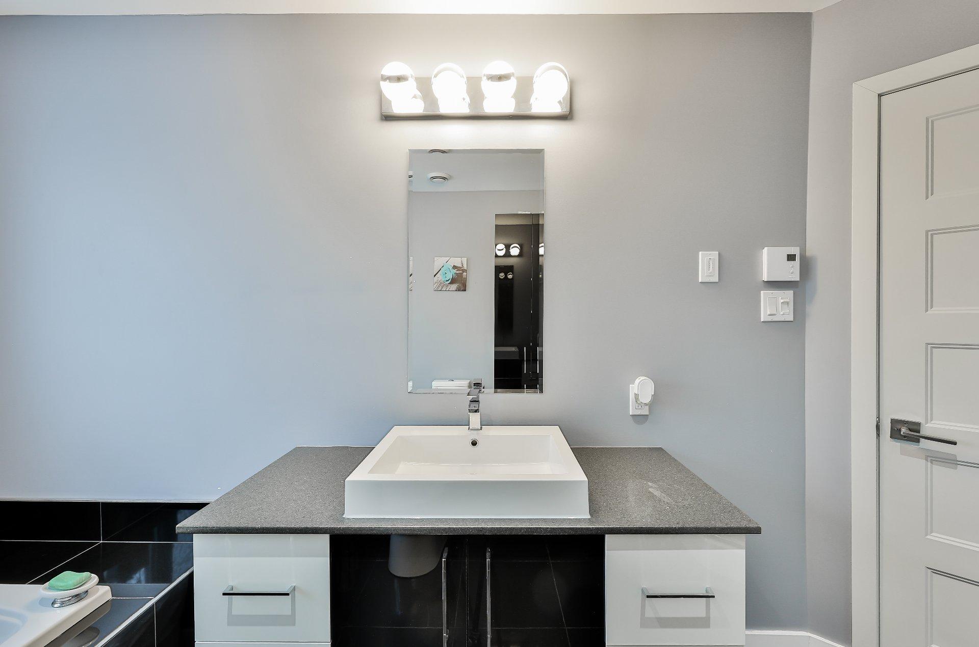 









277


Rue Paré

,
L'Assomption,




QC
J5W0K5

