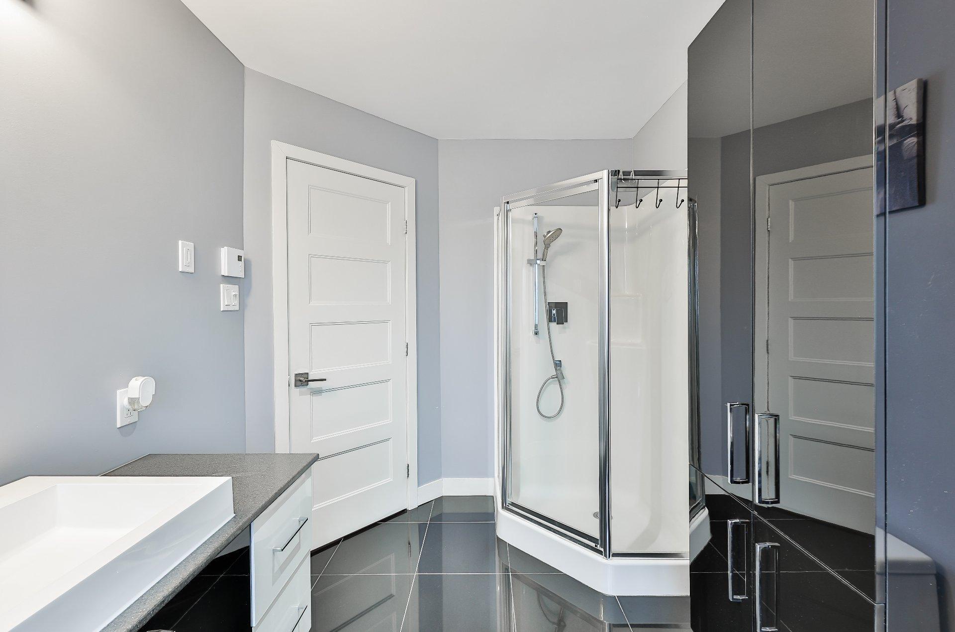 









277


Rue Paré

,
L'Assomption,




QC
J5W0K5

