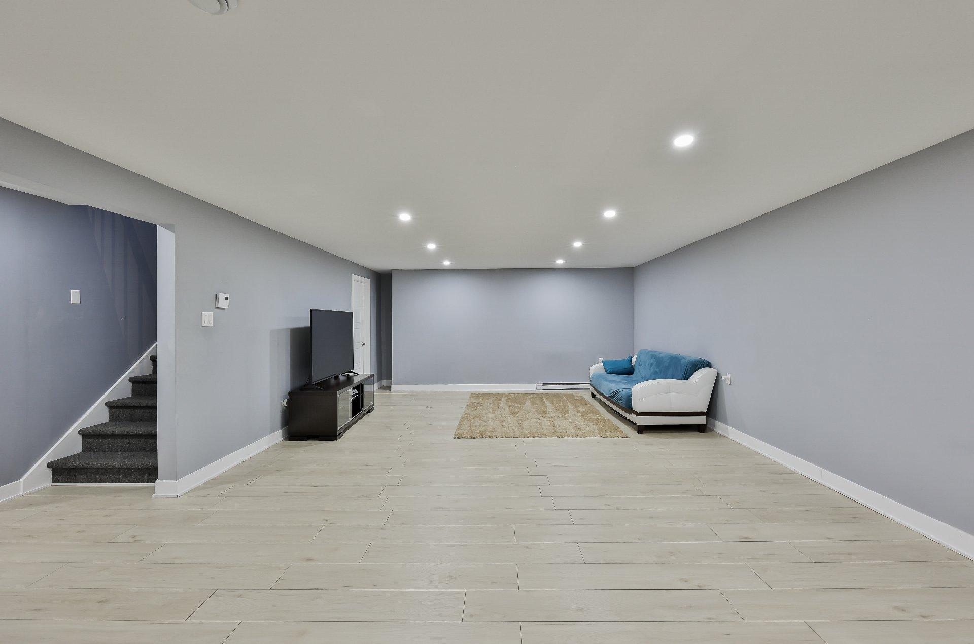 









277


Rue Paré

,
L'Assomption,




QC
J5W0K5

