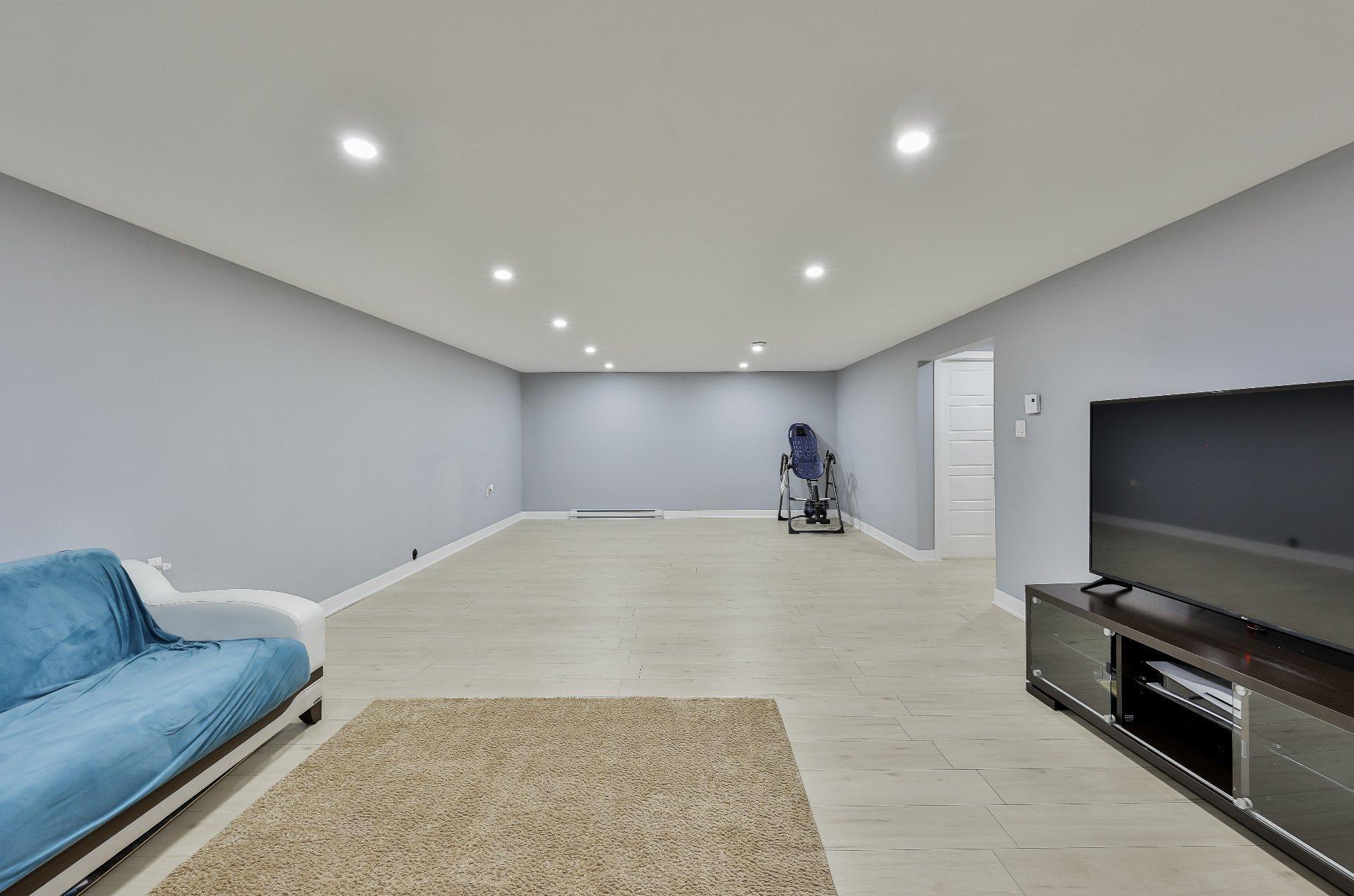 









277


Rue Paré

,
L'Assomption,




QC
J5W0K5

