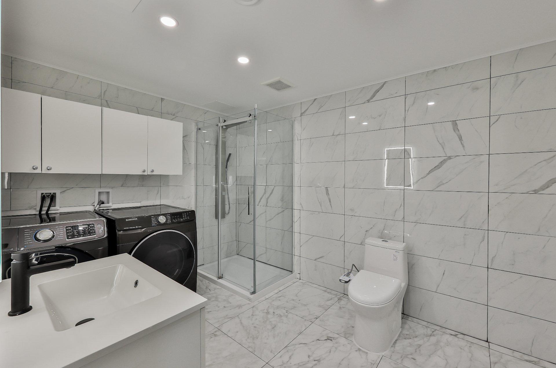 









277


Rue Paré

,
L'Assomption,




QC
J5W0K5

