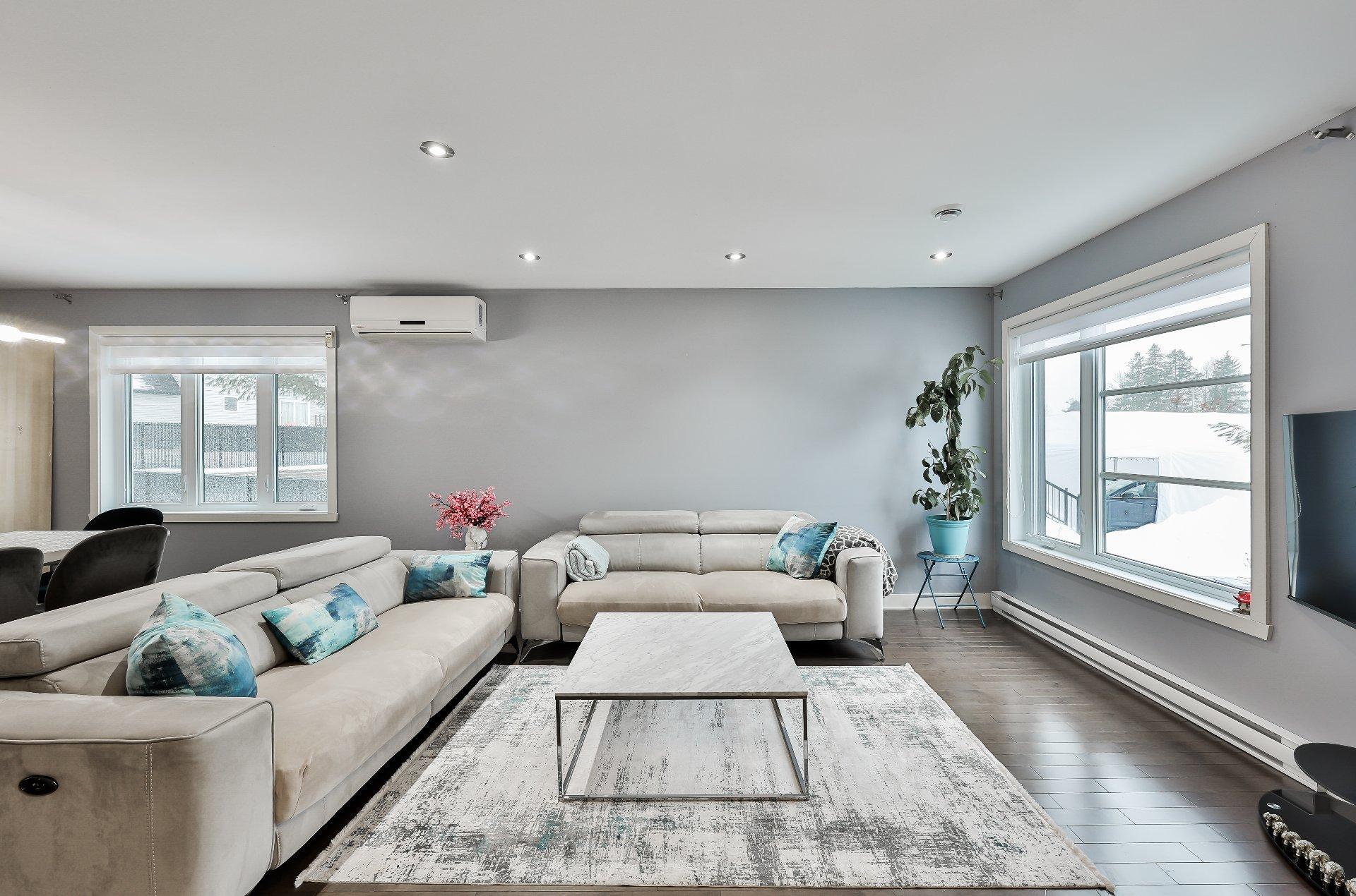 









277


Rue Paré

,
L'Assomption,




QC
J5W0K5

